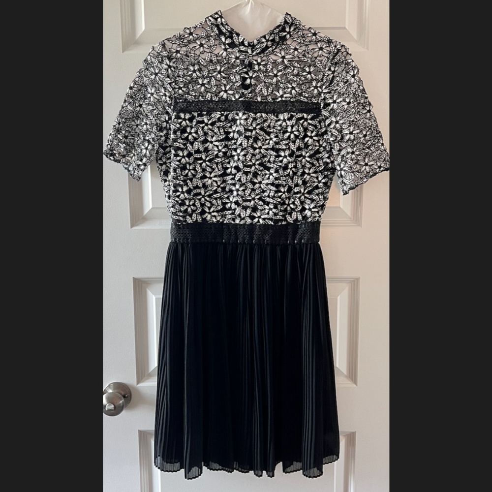 Alexia Admor Black & White Floral Lace Cocktail Dress